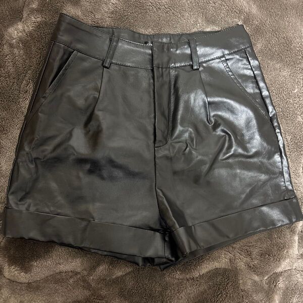 フェイクレザーショートパンツ 黒 S
