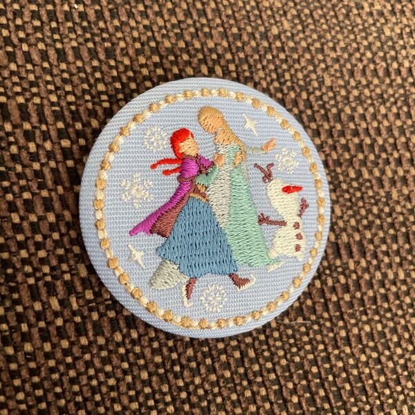 ディズニー刺繍缶バッジ アナ雪