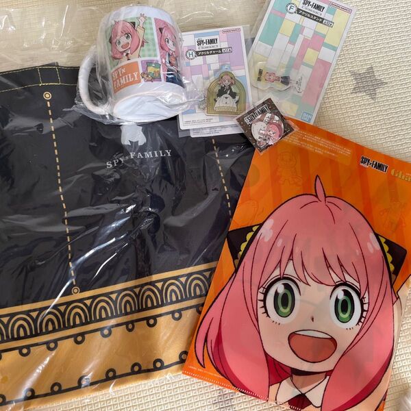 SPY×FAMILY アーニャフォージャー 一番くじ 缶バッジ マグカップ クリアファイル アクリルスタンド