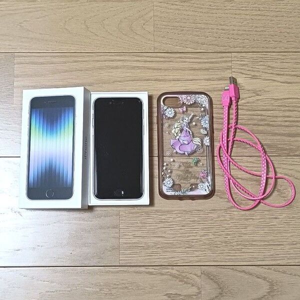 Apple iPhone SE 第3世代 128GB SIMフリー ラプンツェルのケース ミニーのケーブル付