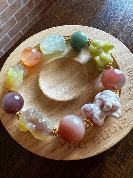 可愛い麒麟にカラフル塩源瑪瑙のデザインブレスレット