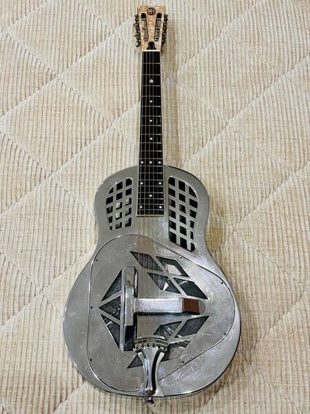 Republic Guitars トライコーンリゾネーターギター