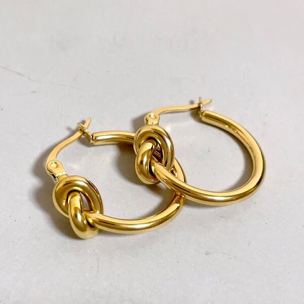 在庫処分 ピアス ゴールド ノットフープピアス 金属アレルギー対応 ゴールド K18 アクセサリー