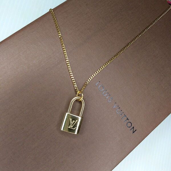 ルイヴィトン LOUISVUITTON (正規品) ☆良品☆カデナ型チャーム&ネックレスチェーン(社外品)