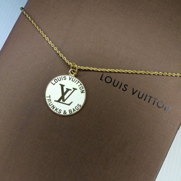 ルイヴィトン LOUISVUITTON (正規品) ★美品★サークル型T&B LVロゴ印字チャーム&ネックレスチェーン(社外品)