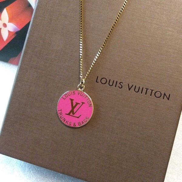 ルイヴィトン LOUISVUITTON (正規品) ★美品★サークル型T&B LVロゴ印字チャーム&ネックレスチェーン(社外品)