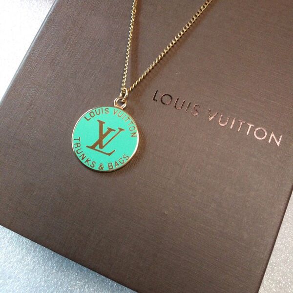 ルイヴィトン LOUISVUITTON (正規品) ★美品★サークル型T&B LVロゴ印字チャーム&ネックレスチェーン(社外品)