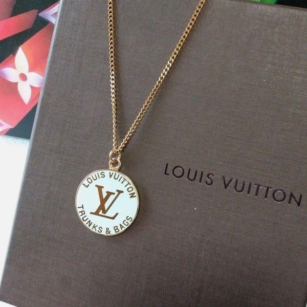 ルイヴィトン LOUISVUITTON (正規品) ★美品★サークル型T&B LVロゴ印字チャーム&ネックレスチェーン(社外品)
