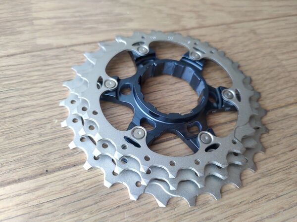 未使用新品 シマノ shimano アルテグラ ULTEGRA CS-R8000 23T-25T-28T ロー三枚