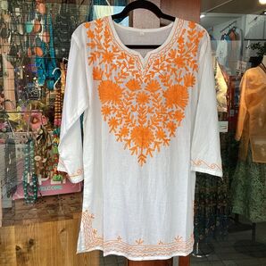 オレンジ刺繍チュニック コットン ホワイト