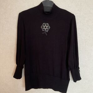スーパービューティー 黒ニット ビジュー付き