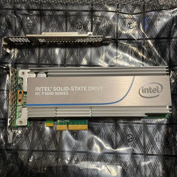 Intel MLC SSD DC P3600 series PCIE NVMe 1.6TB 動作品