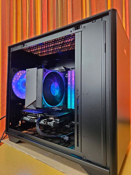 小型自作ゲーミングPC RYZEN5 9600X/RTX4060 TI(訳あり)