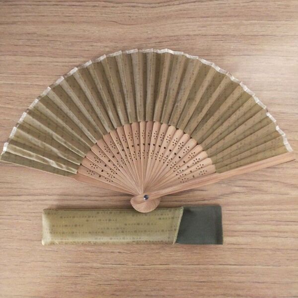 未使用品 ミニ扇子と扇子袋セット 16cm 携帯に便利グリーン系