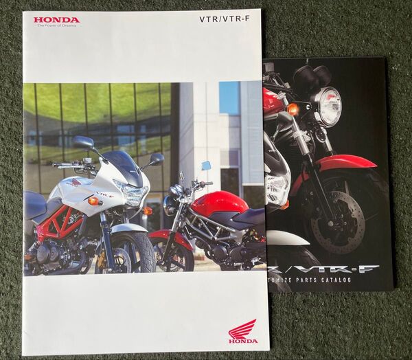 HONDA VTR/VTR-F カタログ& CUSTOMIZE PARTS CATALOG カタログ(2013年2月版)