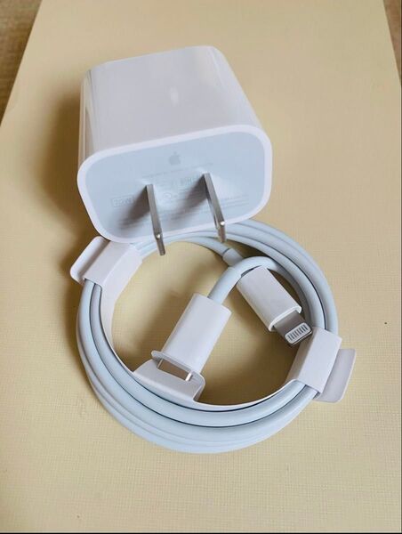 Apple純正iPhone/iPad電源アダプター20W USB-C to【ライトニングケーブル1M未使用】