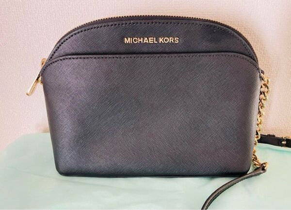新品同様 極美品 マイケルコース Michael Kors ショルダーバッグ チェーン ゴールド 本革 黒 斜め掛け レザー
