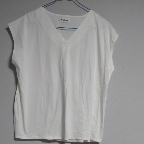 Aivet Design VネックTシャツ ホワイト