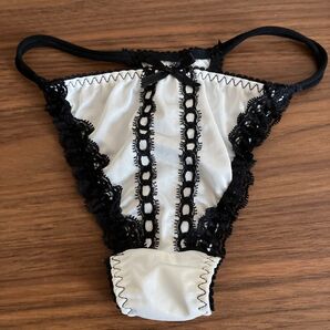 Tバックショーツ 白×黒レース