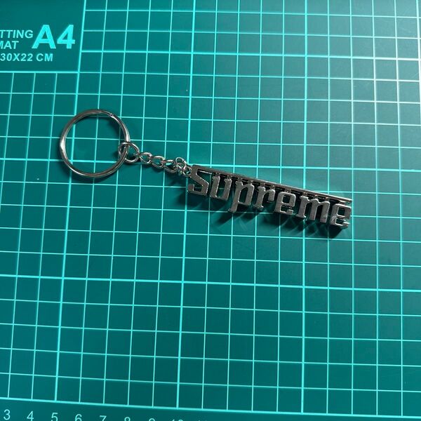 Supreme キーホルダー