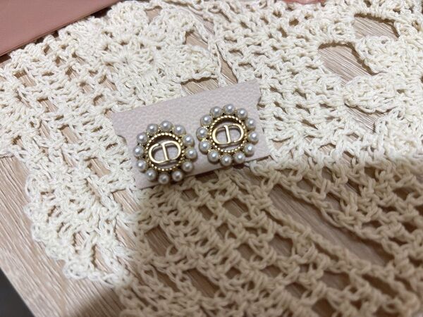 Dior ピアス パール ゴールド