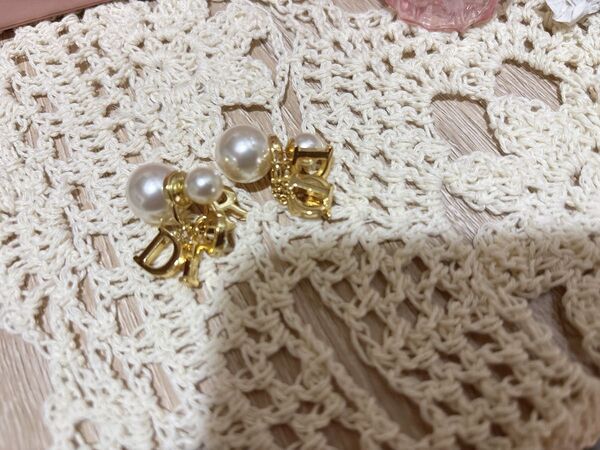 Dior ピアス パール ロゴ ゴールド
