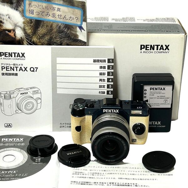 美品 箱・付属品完備 PENTAX ペンタックス Q7 ミラーレス一眼カメラ スタンダードズームキット ネイビー ホワイト