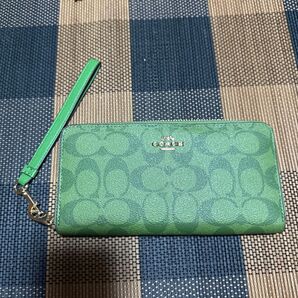 COACH 長財布 グリーン シグネチャー柄 ストラップ付き 極美品