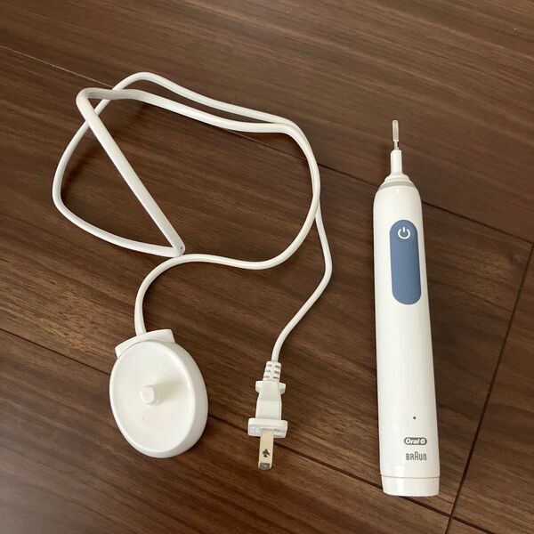 Braun Oral-B 電動歯ブラシ本体 充電式 ホワイト BRAUN オーラルB 3772