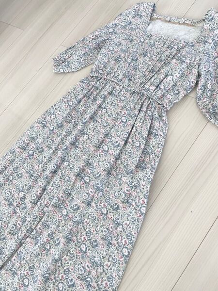 美品! ヴィンテージワンピース 小花柄 くすみカラー 水色 レトロデザイン ワンピース 花柄 ドレス
