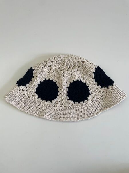 「ハンドメイド」 クロシェハット クラッシャーハット バケットハット ニット帽 ホワイト ブラック