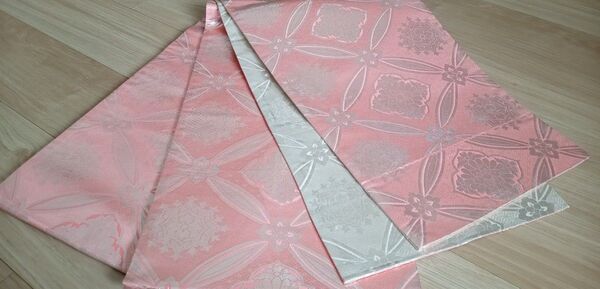 両面全通柄 リバーシブル 白 シルバー ピンク 袋帯 振袖帯 七宝 七宝花文 銀