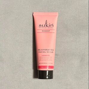 Sukinローズヒップ リジュビネイティング フェイシャルスクラブ 125ml②