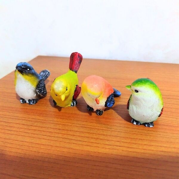 鳥の置物 インテリア雑貨 ガーデンオーナメント オブジェ ガーデニング 小鳥 おしゃれ 可愛い 北欧風 カラフル 玄関飾り インコ