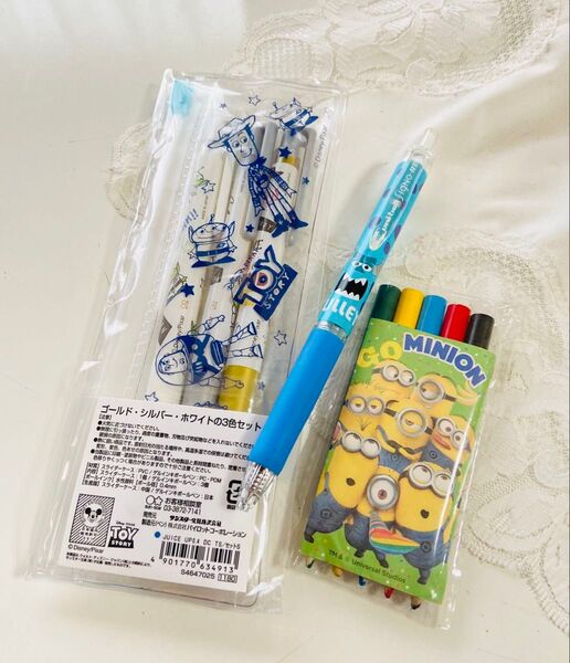 ディズニー 文具セット 【新品】トイストーリー 3色ボールペン &【美品】ミニオン 色鉛筆 & サリー ゲルインキボールペン