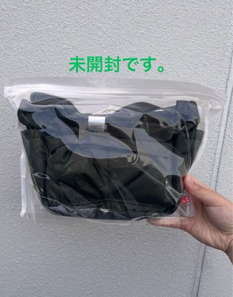 ユニクロ ショルダーバッグ ノベルティ カーキー