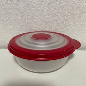【新品未使用】Tupperware 容器(レッド)送料無料