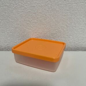 【新品未使用】Tupperware 容器(オレンジ)送料無料
