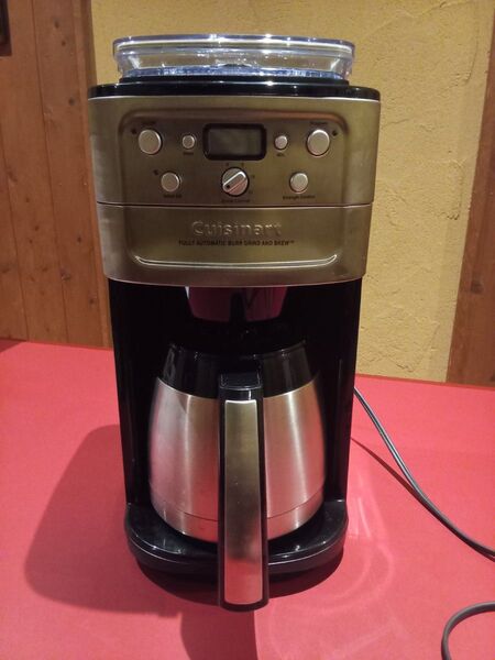 【美品・動作確認済】クイジナート全自動(豆挽き・ドリップ)コーヒーメーカー DGB-900PCJ2 12カップ 2022年製