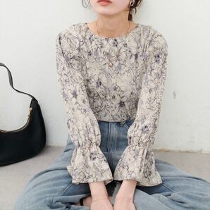 【新品】natural couture マジョリカプリーツブラウス 花柄