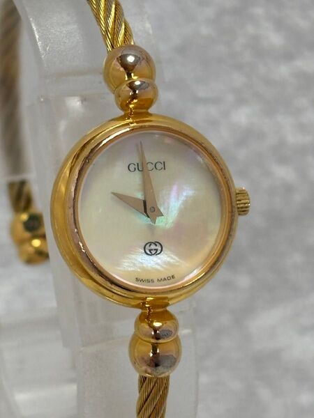 【美品】GUCCI グッチ バングルウォッチ クォーツ【2700L】純正ベルト 文字盤:ホワイトシェル【稼働品】レディースモデル