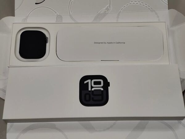 Apple Watch Series 10 42mm GPSモデル ジェットブラック ★中古品