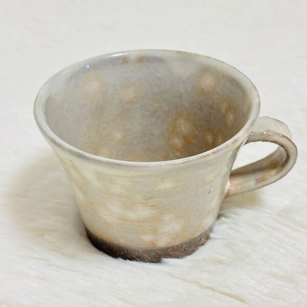 素朴な風合い 陶器マグカップ 新品 ベージュ ナチュラル系 カフェ風 手作り風