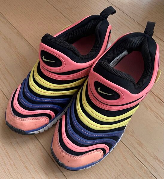 NIKE ダイナモフリー キッズ スニーカー スリッポン 22cm