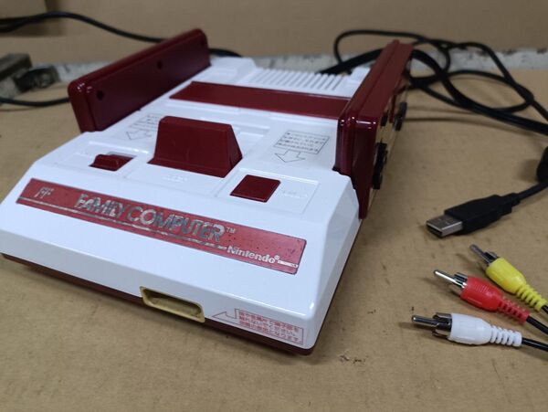 ファミコン AV仕様 USB電源 後期 5852 ファミリーコンピュータ Nintendo 任天堂