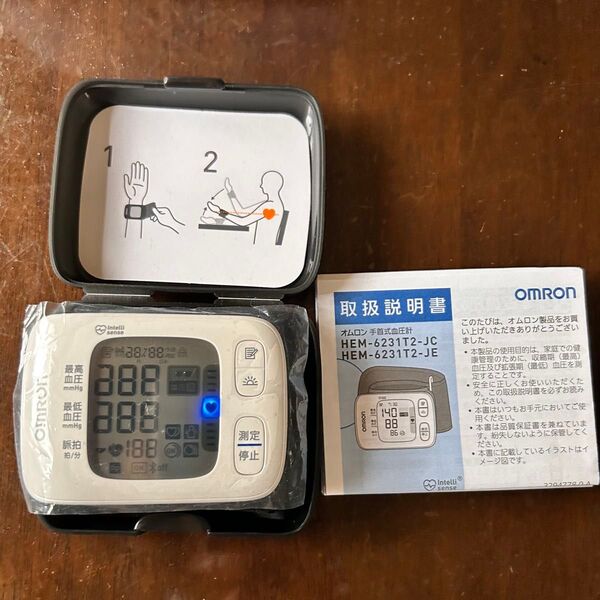手首式血圧計 HEM-6231T2-JE (ホワイト) OMRON オムロン ヘルスケア デジタル自動血圧計