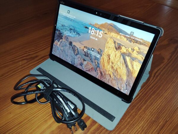 大画面13.3インチ 富士通タブレットWindows11