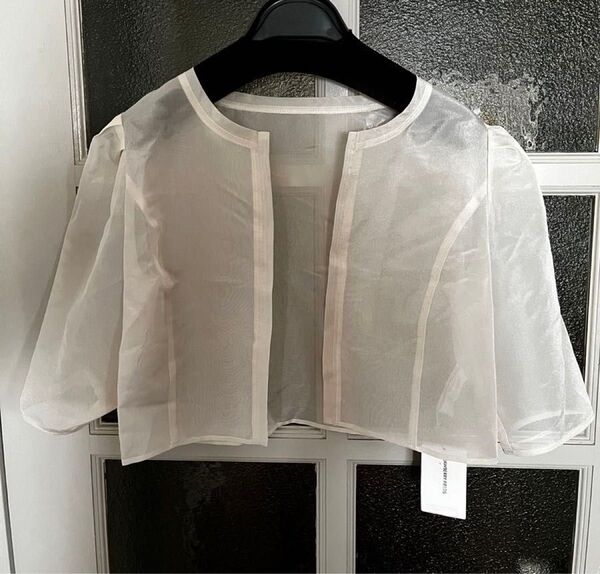 ストロベリーフィールズ 新品 タグ付き ボレロ 結婚式 パーティ 白 半袖