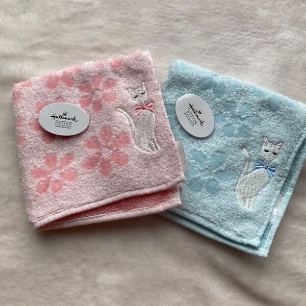 【新品)ブランド Hallmark タオルハンカチ 2枚セット ピンク 水色 猫 桜