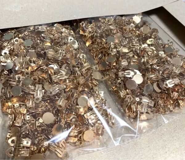 【蝶バネ式イヤリング金具 平皿 ゴールド 600g以上 まとめ売り】アクセサリーパーツ